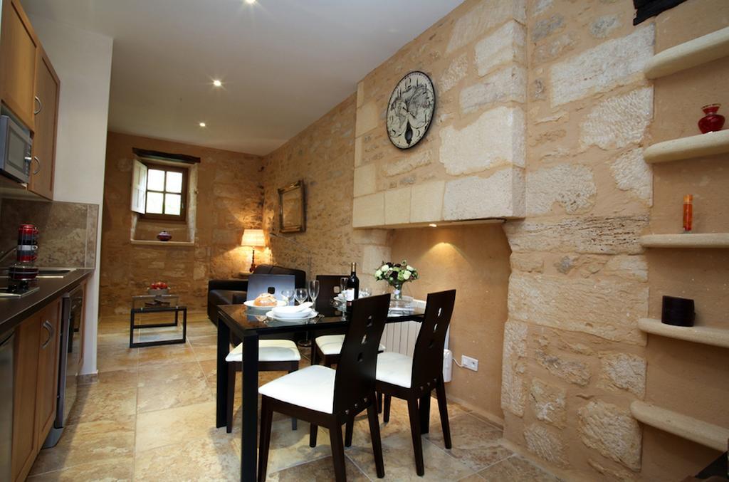 Le Grenier Du Chapitre Daire Sarlat-la-Canéda Oda fotoğraf